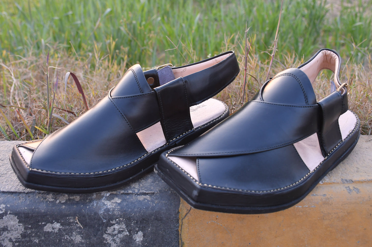 Kaptaan Black Peshawari Chappal