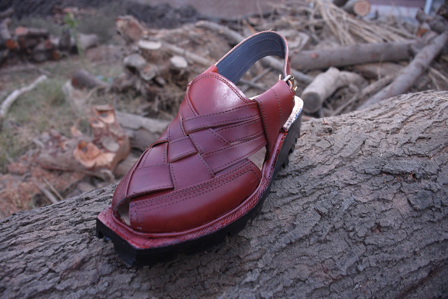 Regal Handcrafted Reddish-Brown Norozi Chappals – Luxurious Leather Heritage Footwear