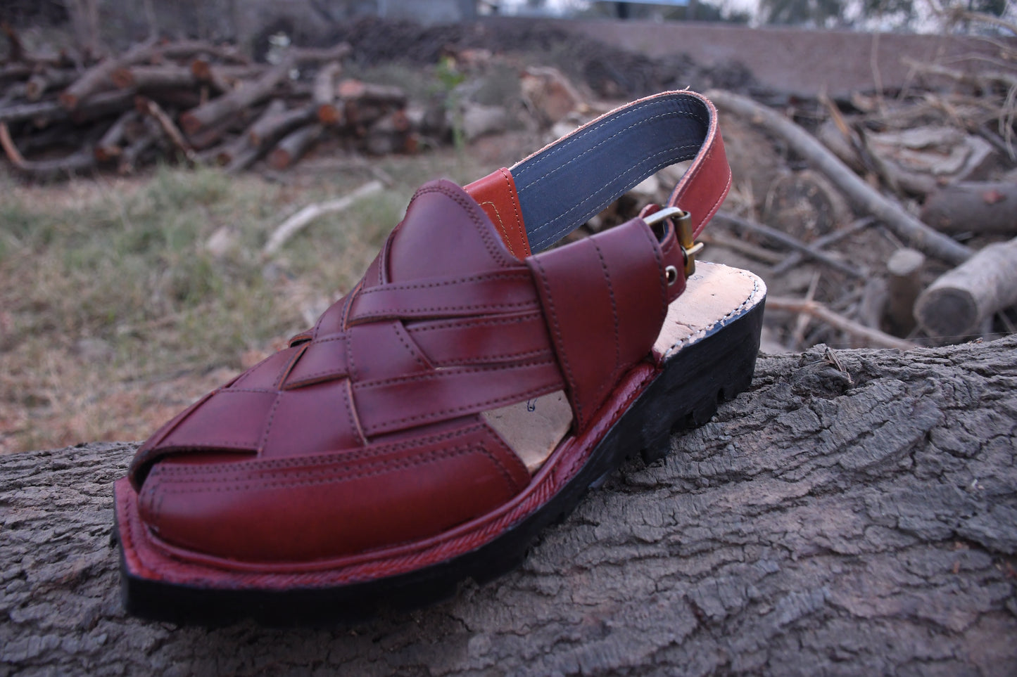 Regal Handcrafted Reddish-Brown Norozi Chappals – Luxurious Leather Heritage Footwear