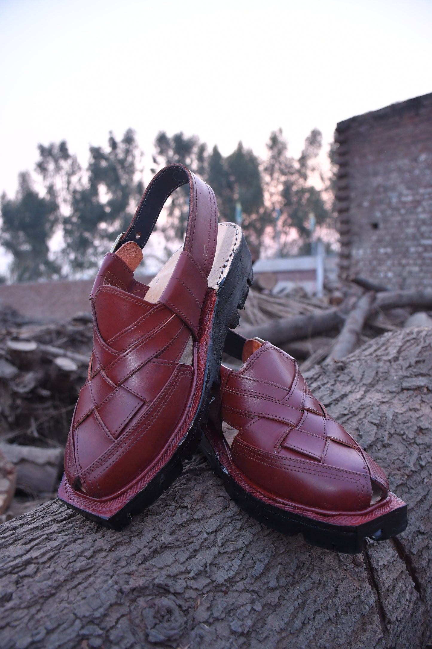 Regal Handcrafted Reddish-Brown Norozi Chappals – Luxurious Leather Heritage Footwear